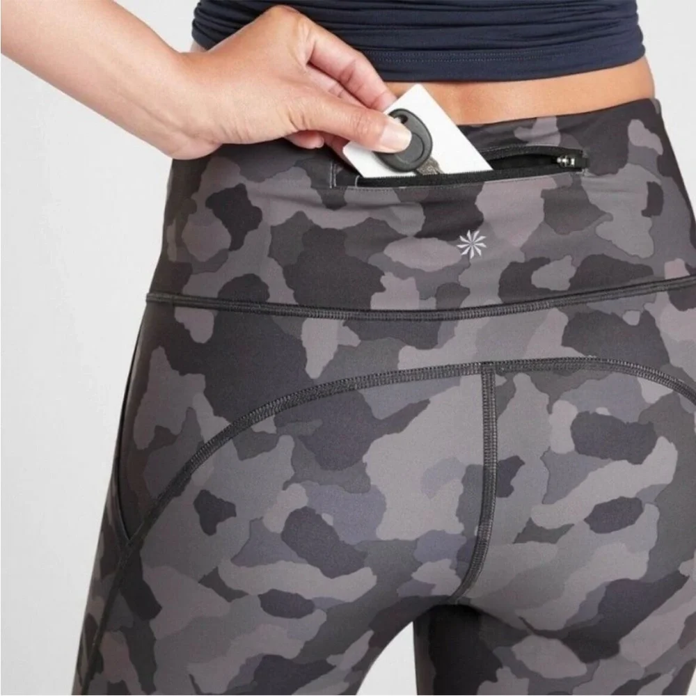 Athleta Lightning Stash Pocket Camo 7/8 Tight Leggings